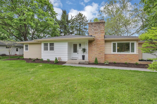 Photo - 2095 McCoy Rd