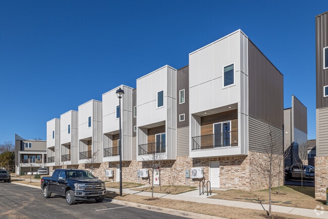 Building Photo - Razorback Row