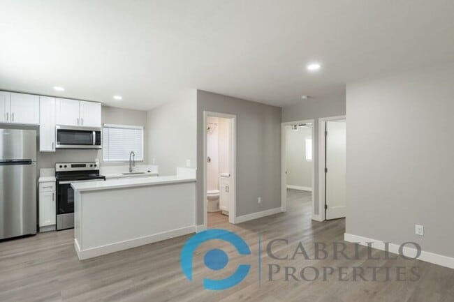 Building Photo - 4849 Mansfield St Rental