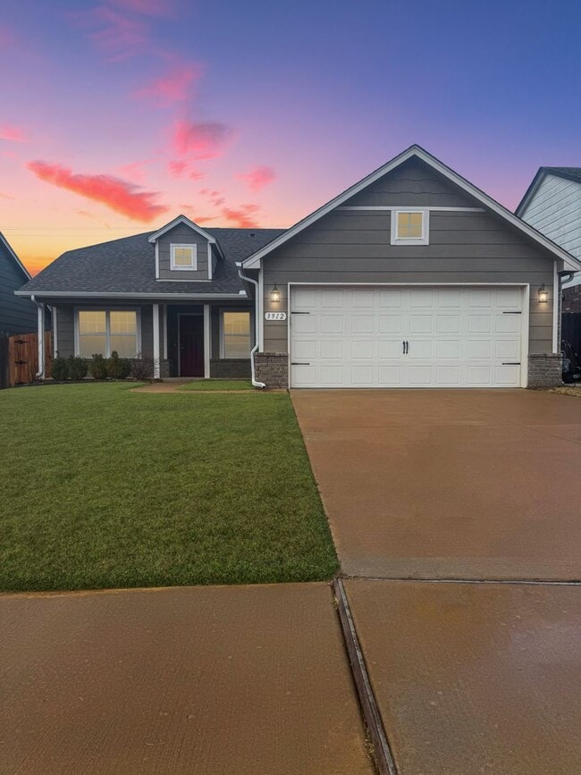 Building Photo - Modern 3-Bedroom Home in Gated Seven Oaks South