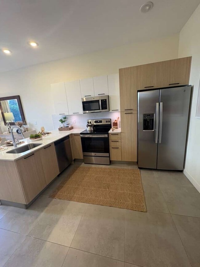 Building Photo - 2170 NE 168th St Unit A4