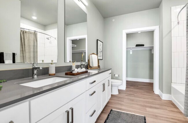 Photo - 240 E Illinois St Unit 1814