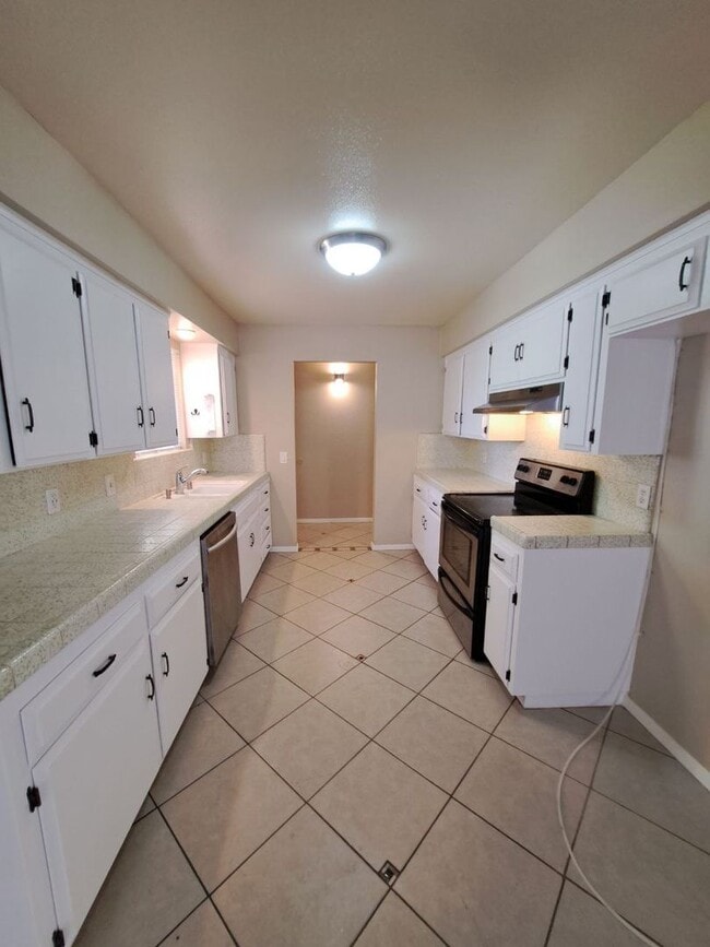 Photo - Stunning 4-Bedroom Kerman Home with Swimming Pool Available Soon!