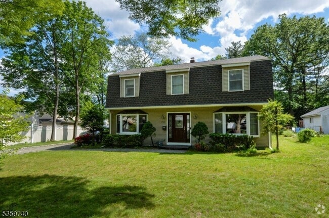 Building Photo - 252 Hillside Ave Rental