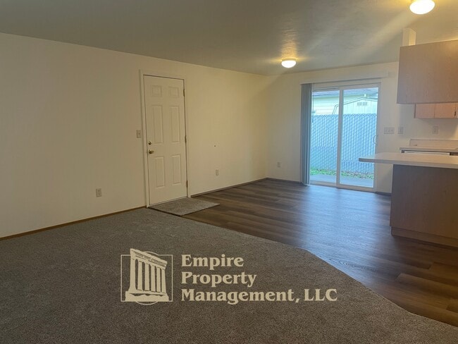 Photo - 355 Maple St