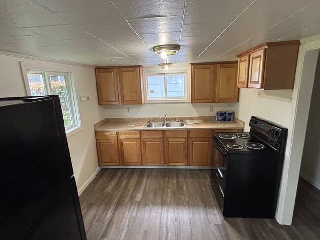 Building Photo - R539- 547 Mary Street Unit #539