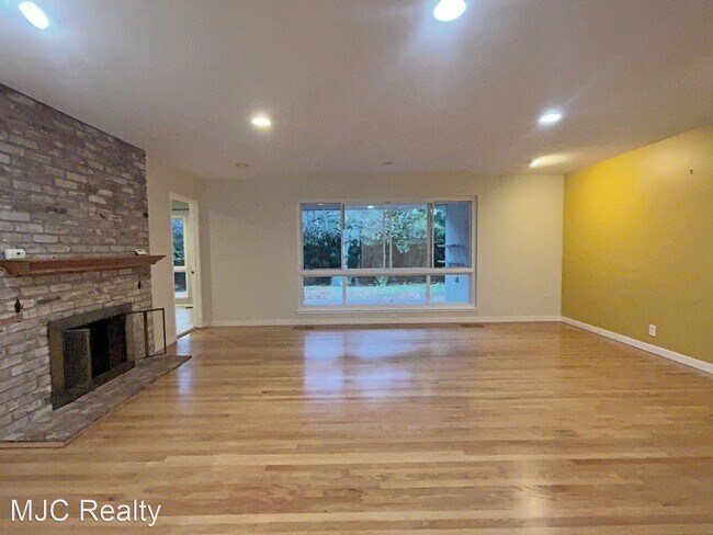 Photo - 3 br, 2 bath House - 1342 Bobolink Circle,