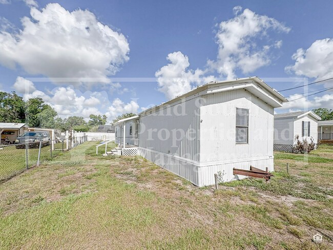 Building Photo - 1175 Meadow Lawn Street