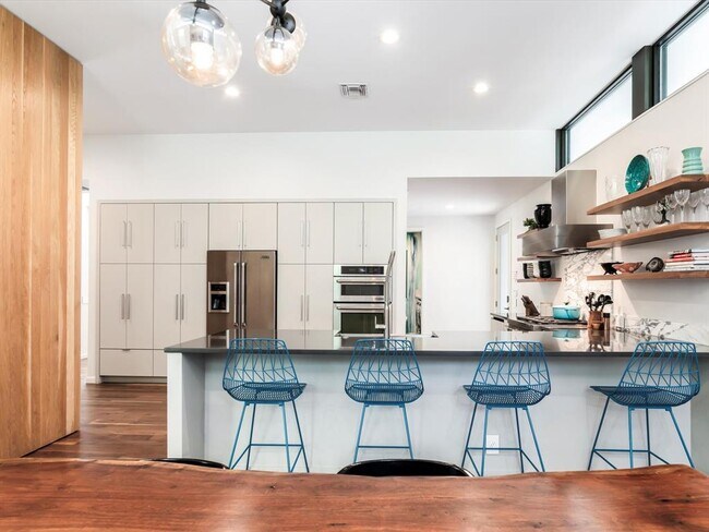 Photo - 1703 Dexter St