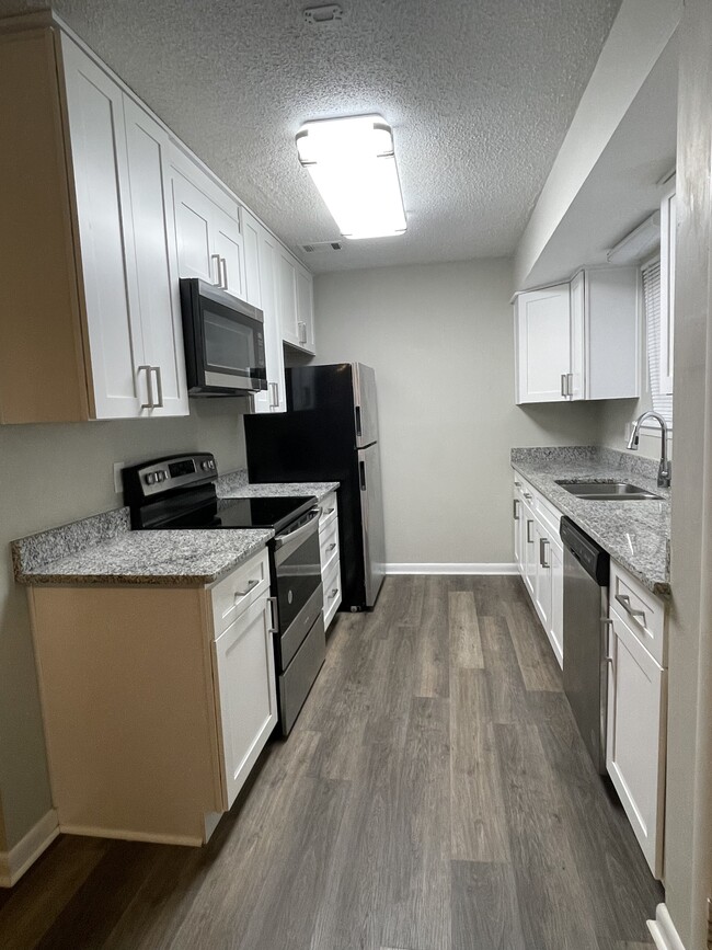 Building Photo - 8241 Glenwoods Dr Unit 8241 Rental