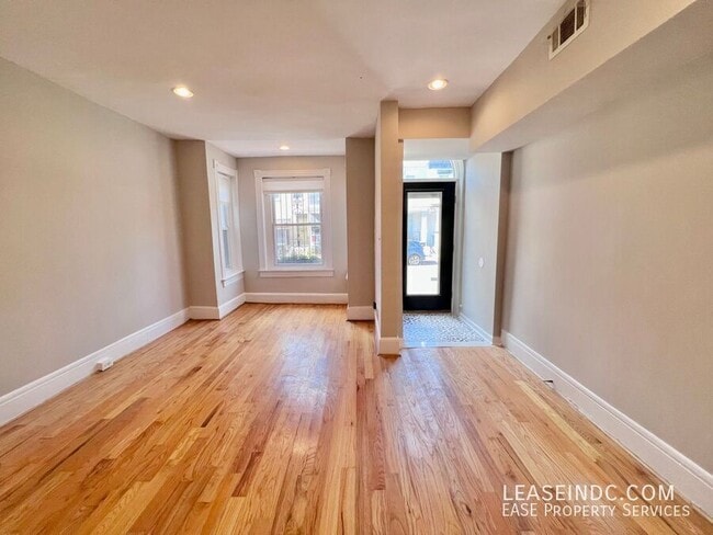 Photo - 342 Elm St NW