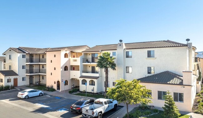 Building Photo - La Plaza Villas Apartments Unit 738B