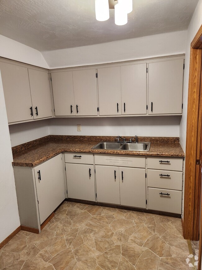 Building Photo - 543 N Meade St Unit 1 Upper Rental