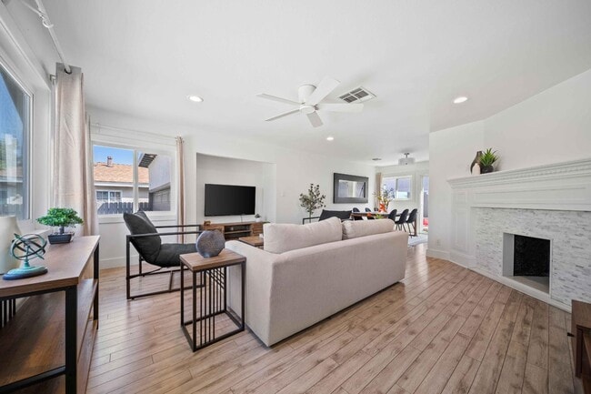 Photo - 4364 Toland Way