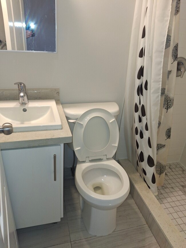 Photo - Bachelor Apartment in lovely building! Unit 105