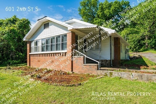 Photo - 601 2nd St S