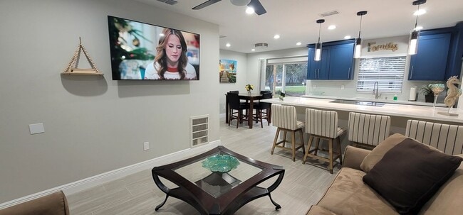 Photo - 694 Douglas Ave