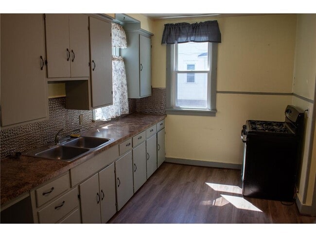 Photo - 701 Water St