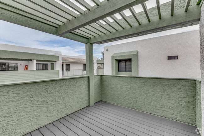 2BR, 2BA - 1009SF - Balcony
