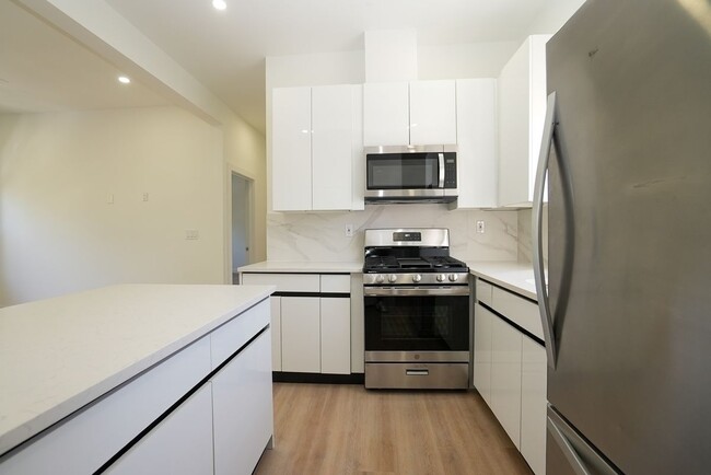 Photo - 776 Bergen St