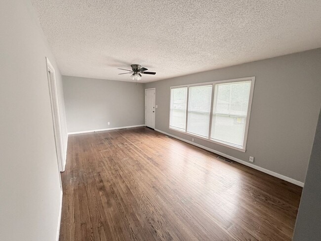 Photo - 6205 E 99 St