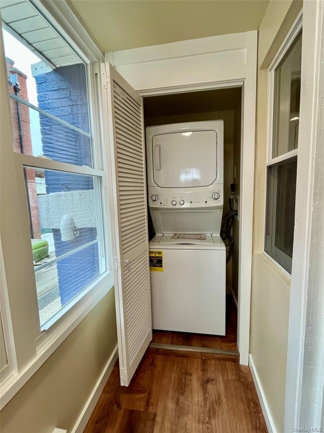 Photo - 41 Scudder Ave Unit 1st Floor Rear