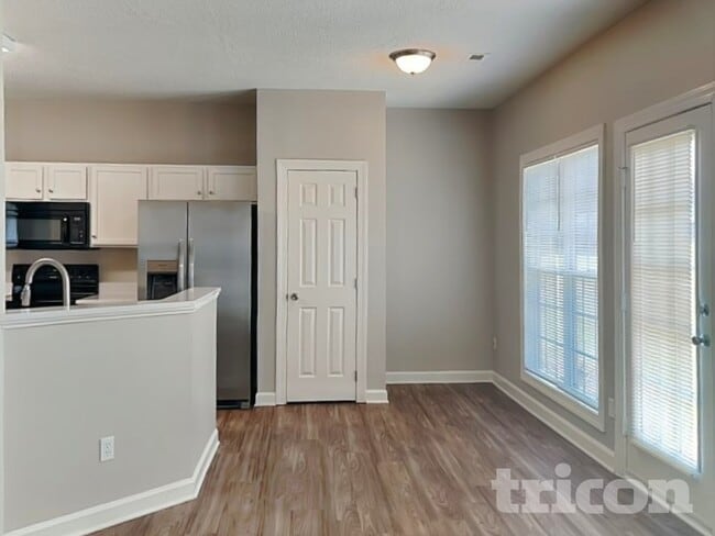 Photo - 2829 Rosemeade Dr