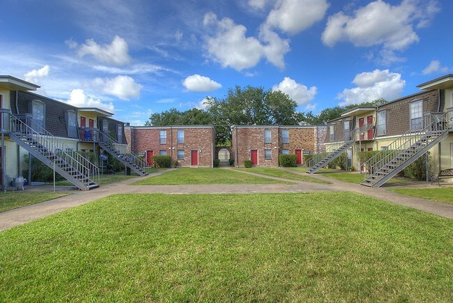 Photo - Oaks of Baytown Apartments