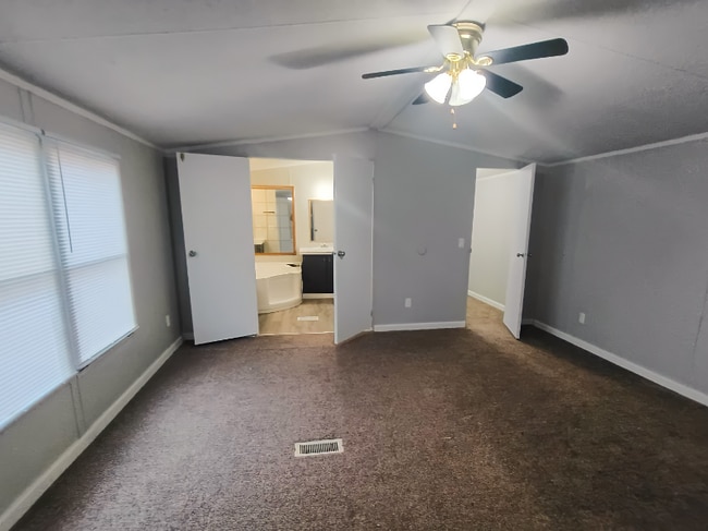 Photo - 47 Deerwood Park