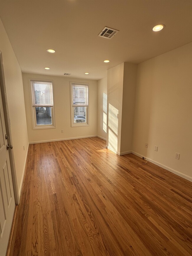 Photo - 142 Webster Ave