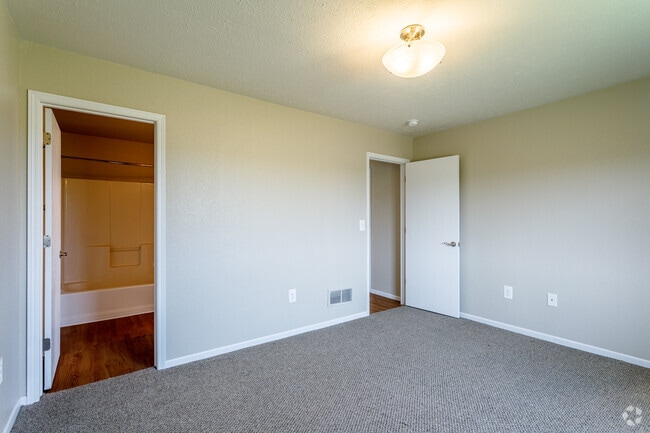 2BR, 1BA - 2.1C