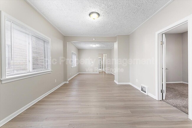 Photo - 647 Elm St