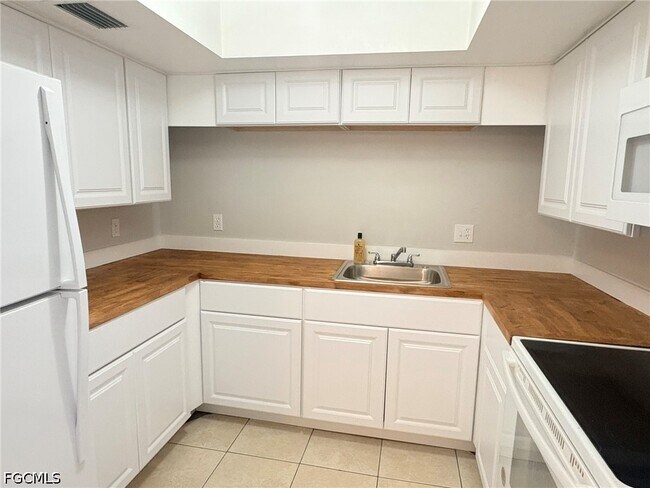 Photo - 1830 Maravilla Ave Unit 504