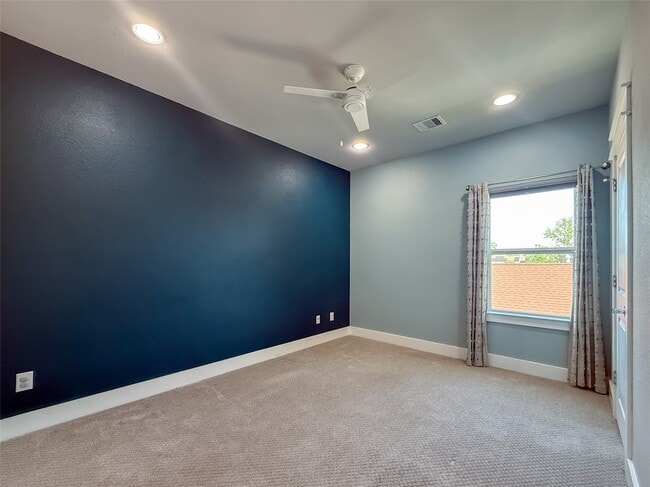 Building Photo - 2013 Schweikhardt St