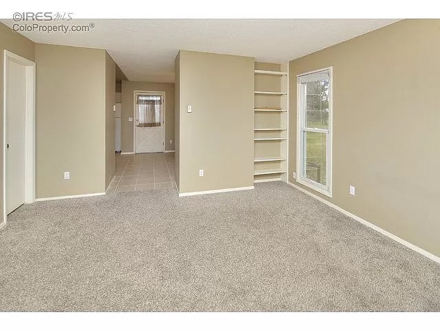 Photo - 537 Strachan Dr