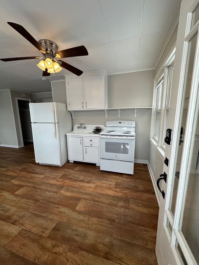 Photo - 213-215-215 E Franklin St Unit 213