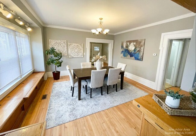 Photo - 1002 Washtenaw Ave