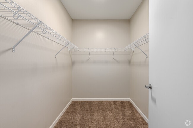 2BR, 2BA - 1,790SF - Walk-In Closet