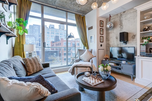 Building Photo - 388 Richmond St W Unit 516