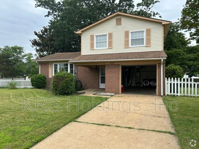 Building Photo - 208 Fort Worth St Rental