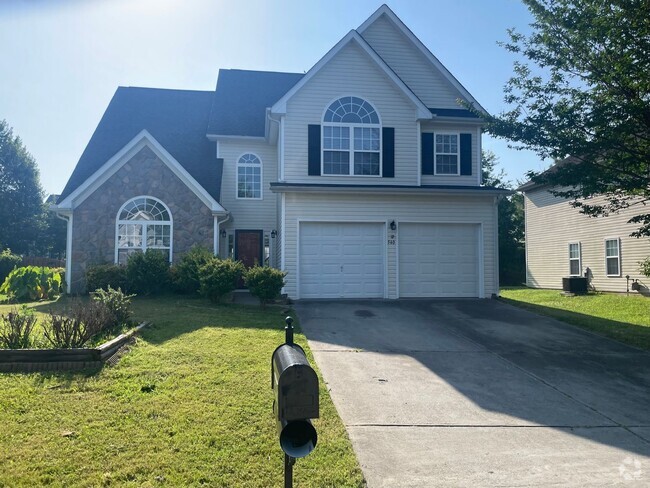 Building Photo - Stunning 4 bed / 2.5 bath home located in ...