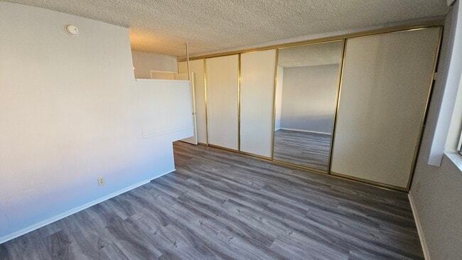 Burbank Oaks Apartments