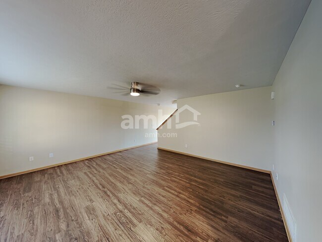 Photo - 69 Hutchison St