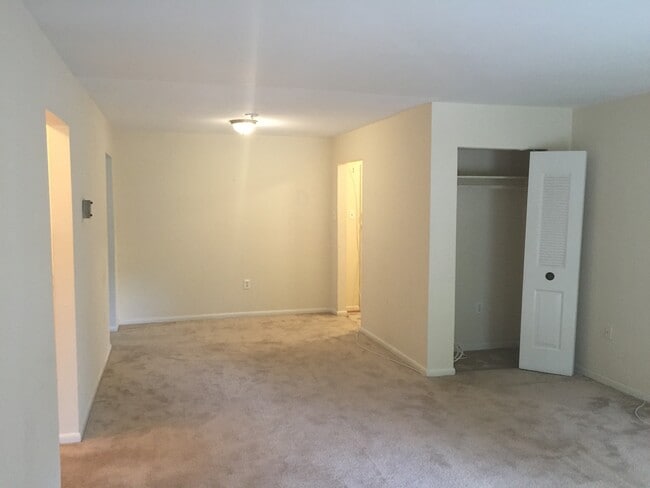 Photo - 7400 Lakeview Dr