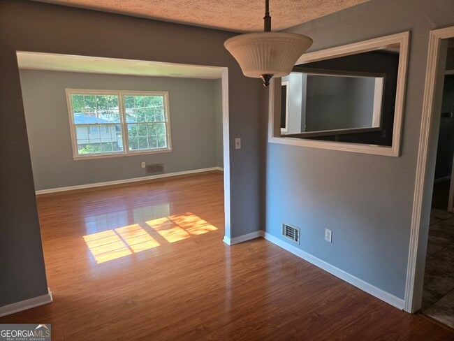 Photo - 1387 Town Country Dr SE