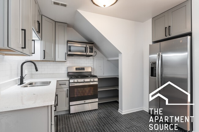 Photo - 1875 N Sheffield Ave Unidad A