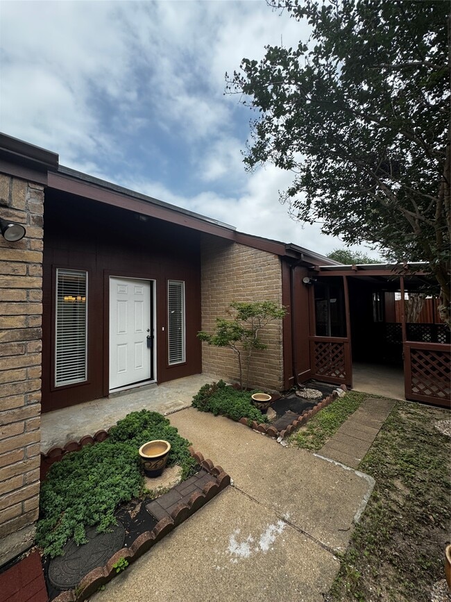 Building Photo - 8807 Belle Glen Dr