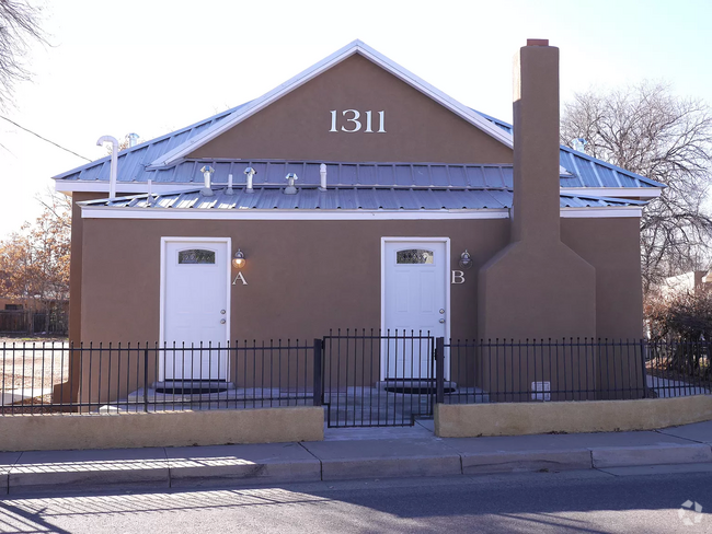 Building Photo - NEWLY REMODELED 1 BED 1 BATH Coming Soon!! Rental