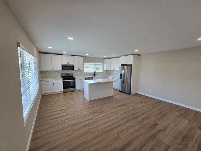 Fully renovated 4 bed 2 bath! - Fully renovated 4 bed 2 bath! Casa