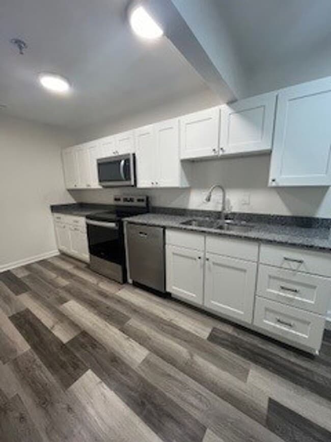 Photo - $1300 for Newly Renovated 1 bedroom in a 4... Unidad 13-B